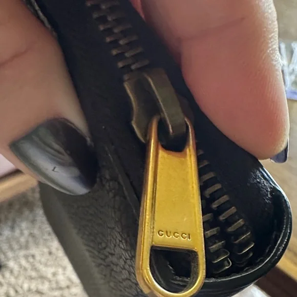 *SOLD* Gucci Black Leather Wallet with Green and Red Stripe - Picture 4 of 9